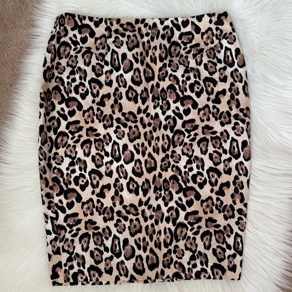 Victoria's Secret Dresses & Skirts - Victoria’s Secret Body By Victoria Y2K Leopard Print Pencil Skirt 8